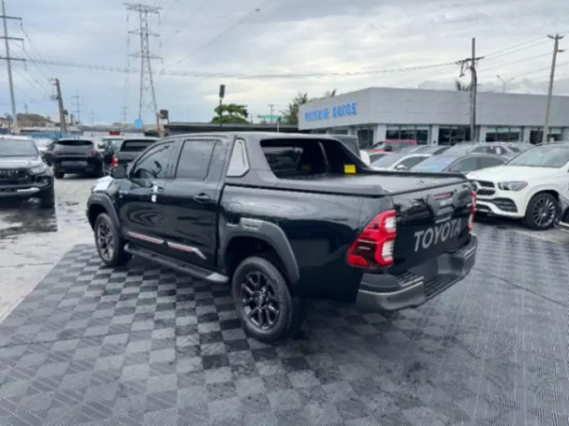Toyota Hilux   - 2025