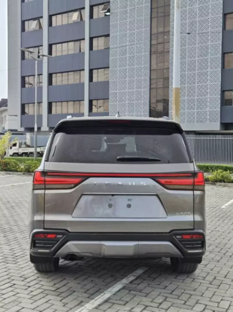 Lexus LX   - 2023