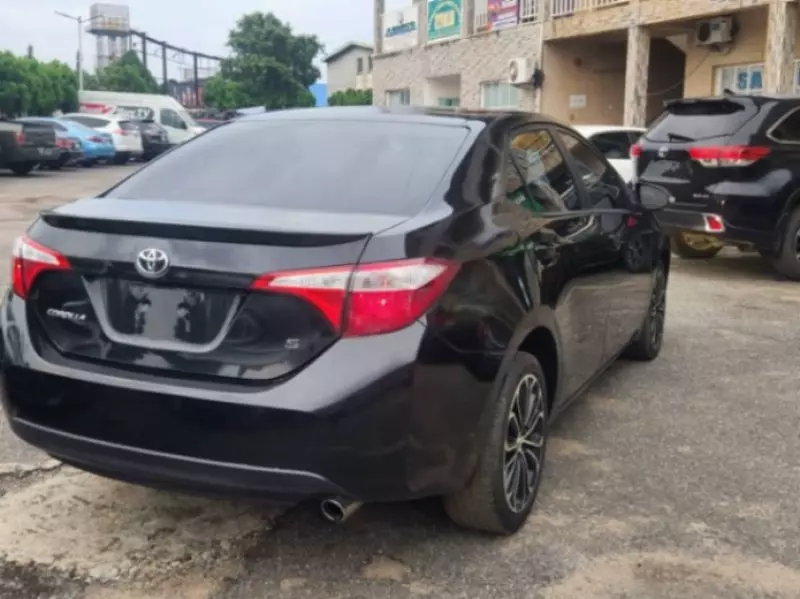 TOYOTA Corolla   - 2015