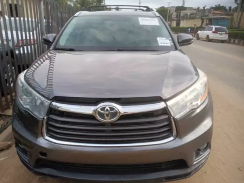 Toyota Highlander   - 2016