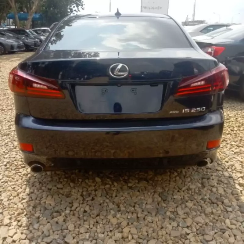 Lexus IS   - 2011