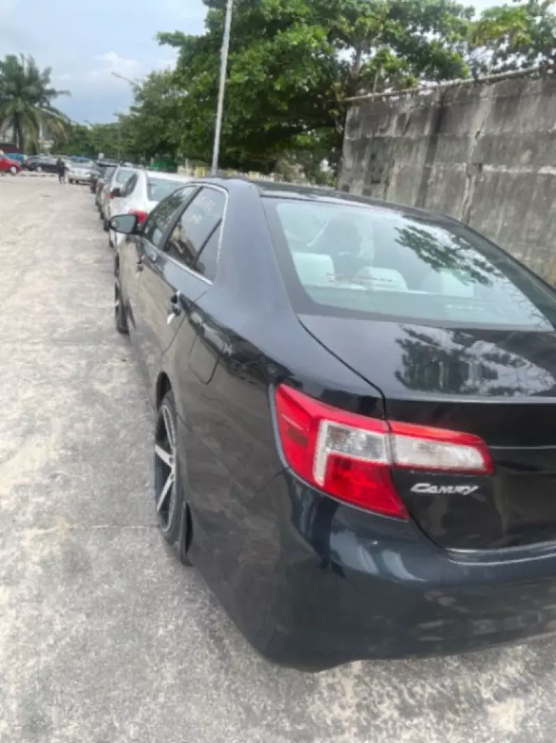 TOYOTA Camry - 2012