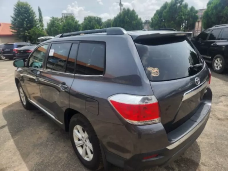 Toyota Highlander   - 2013