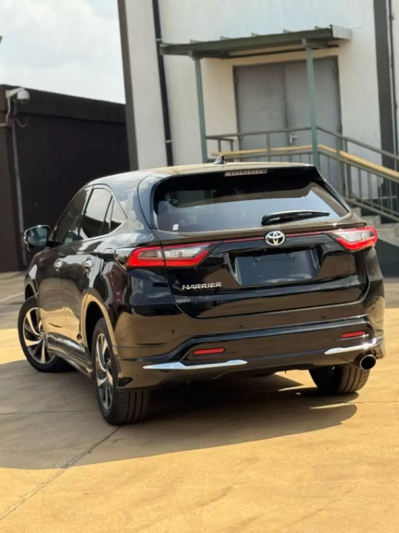 Toyota Harrier   - 2018