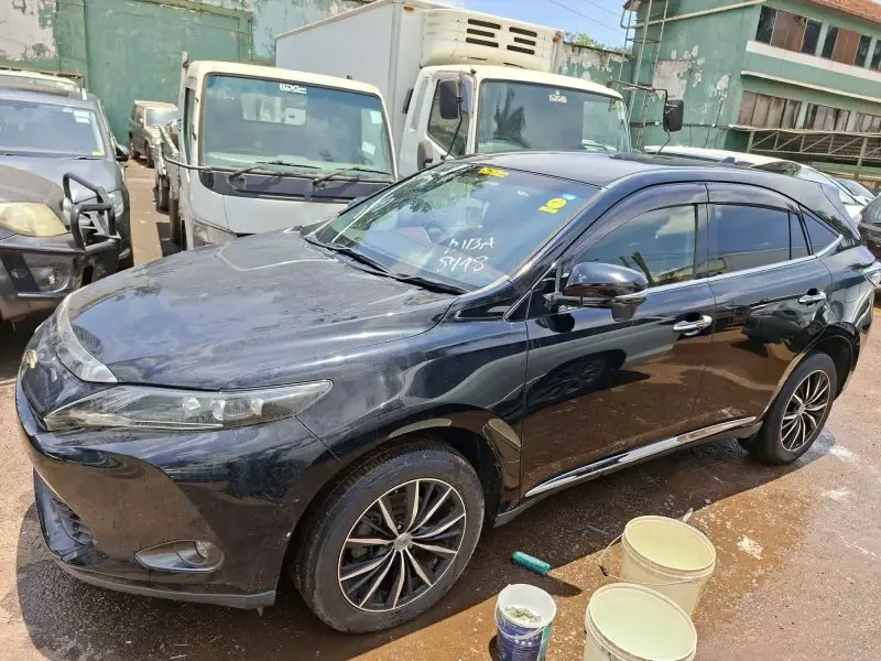 Toyota Harrier   - 2017