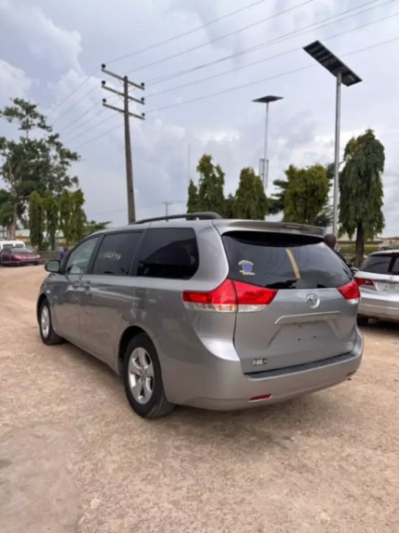 Toyota Sienna   - 2012