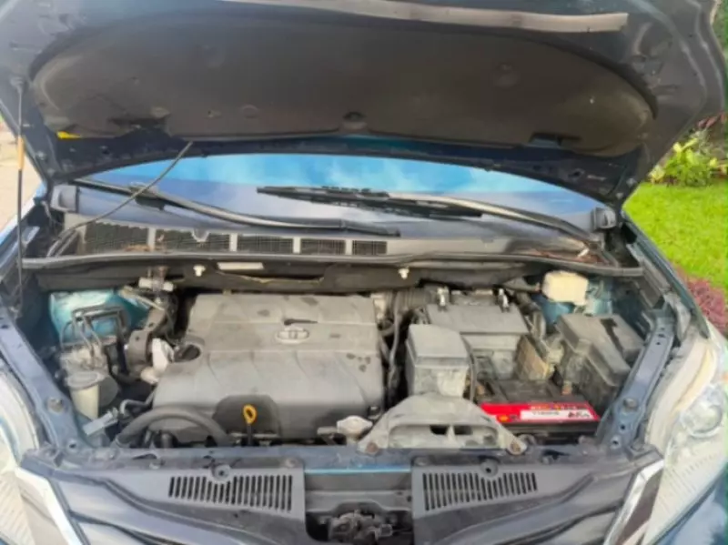 TOYOTA Sienna   - 2011