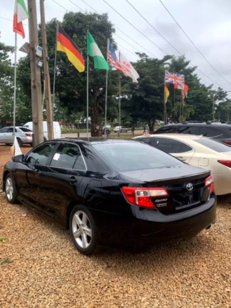 TOYOTA Camry - 2012