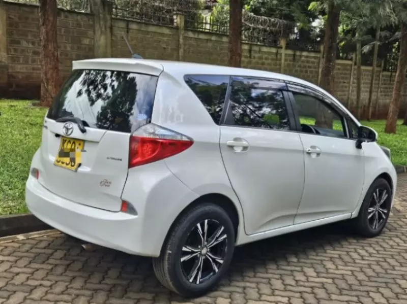 Toyota Ractis   - 2011