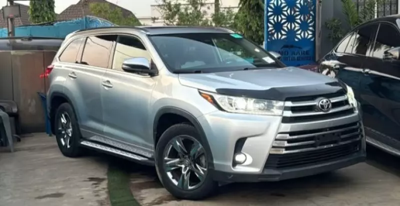 Toyota Highlander   - 2019