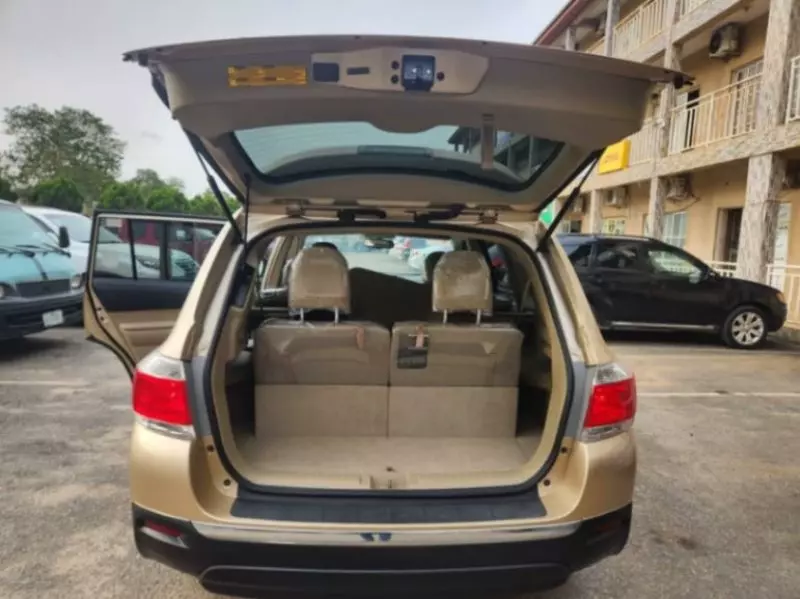 Toyota Highlander   - 2013