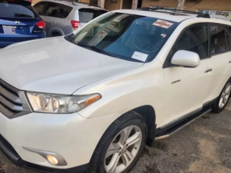 Toyota Highlander   - 2013