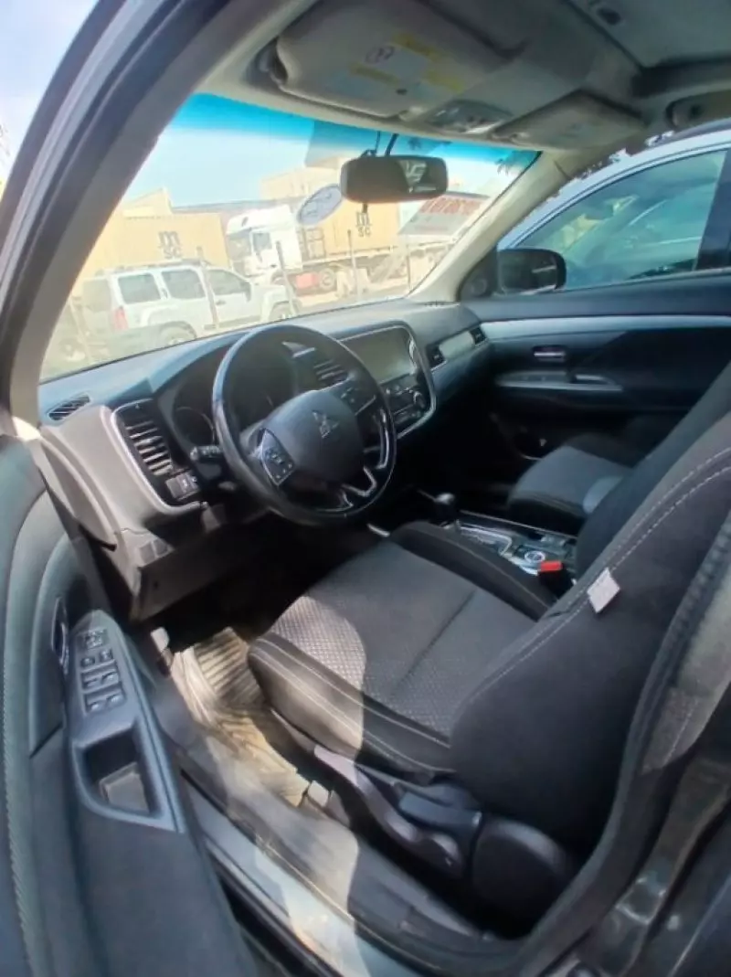Mitsubishi OUTLANDER - 2018