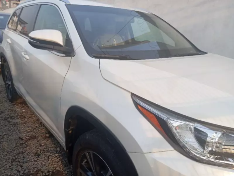 Toyota Highlander   - 2016