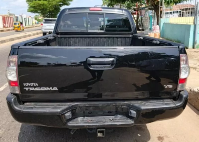 Toyota Tacoma   - 2011