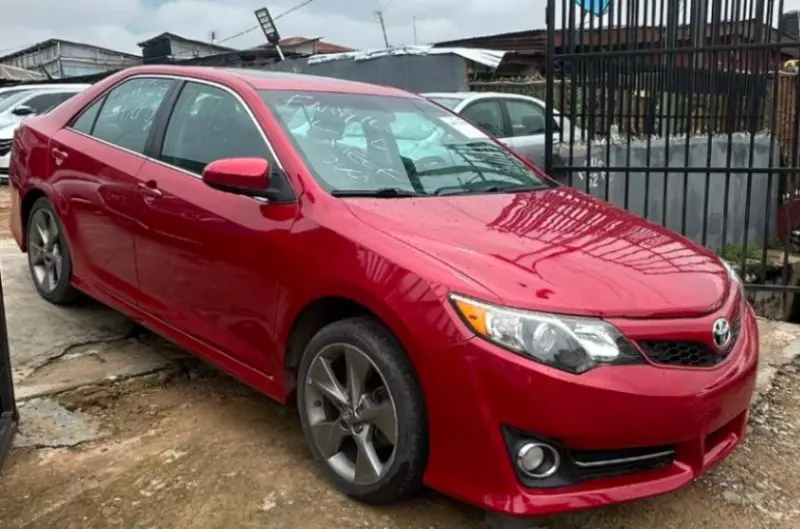 Toyota Camry   - 2014