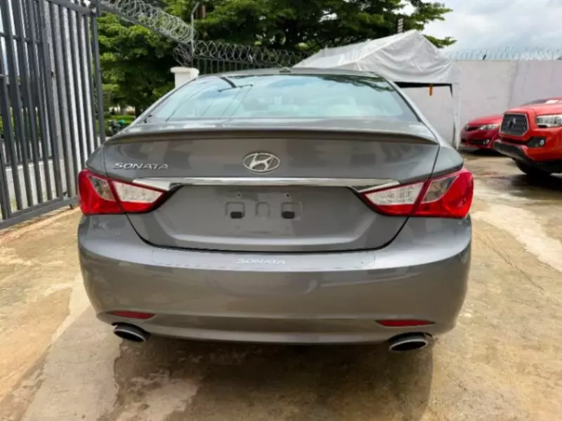 Hyundai Sonata   - 2013