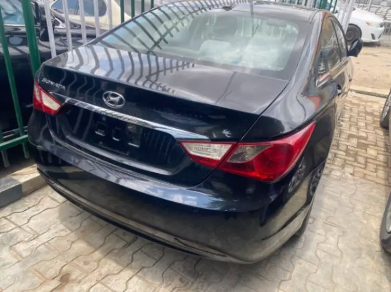 Hyundai Sonata   - 2011