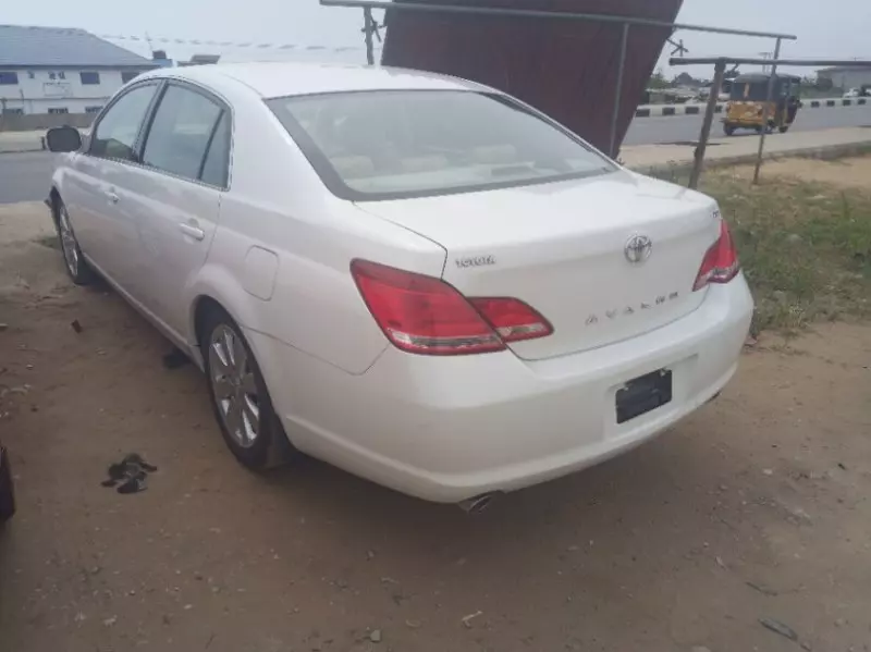Toyota Avalon - 2005