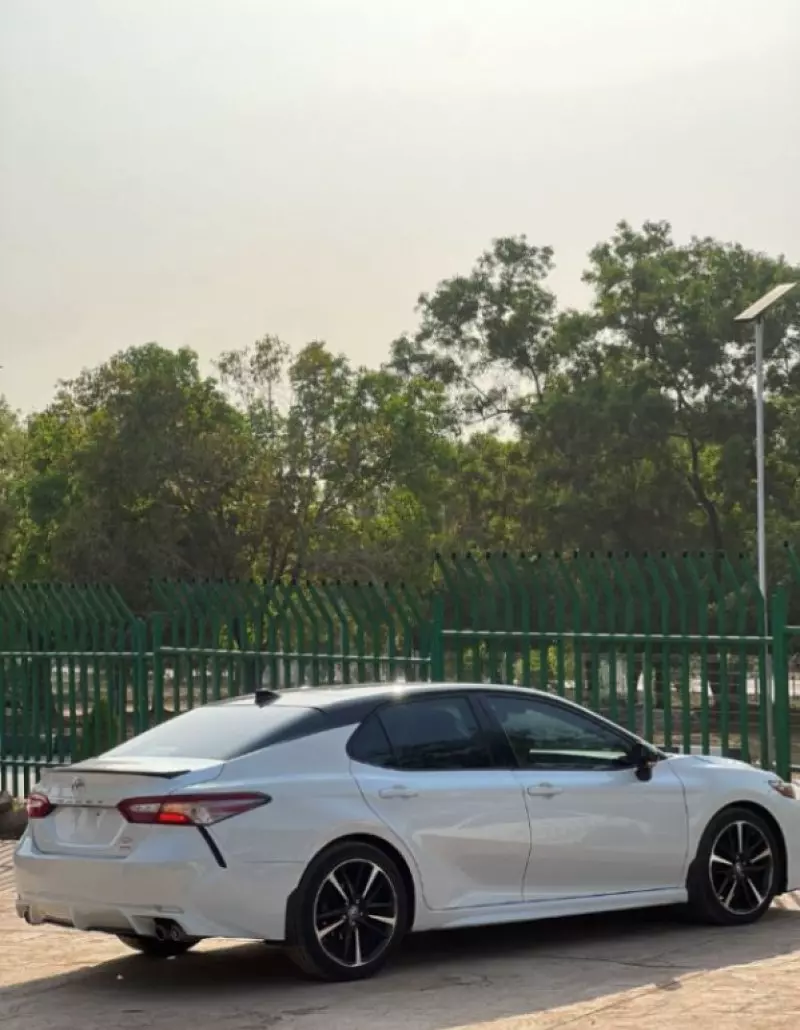 Toyota Camry   - 2018