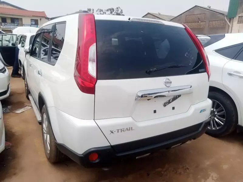 Nissan X-TRAIL    - 2012