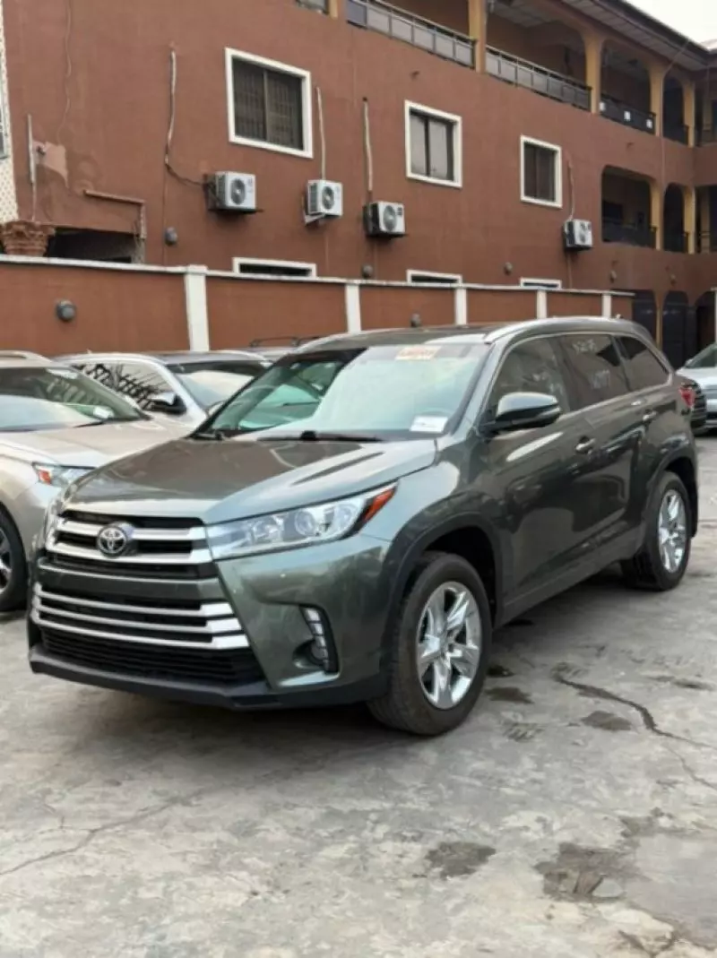 Toyota Highlander   - 2015
