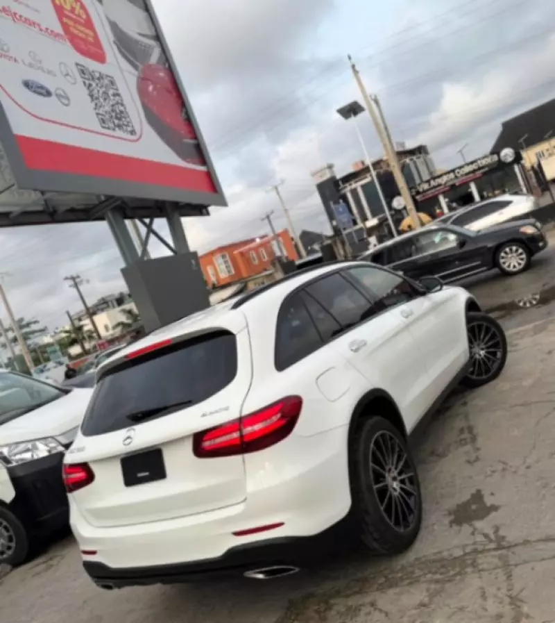 Mercedes-Benz GLC 300   - 2016