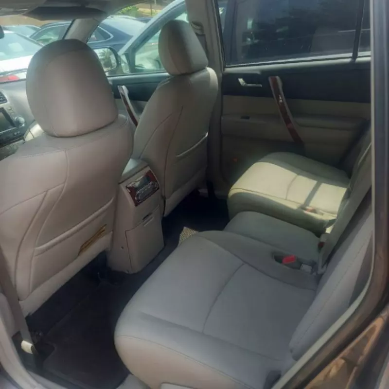 TOYOTA Highlander   - 2012