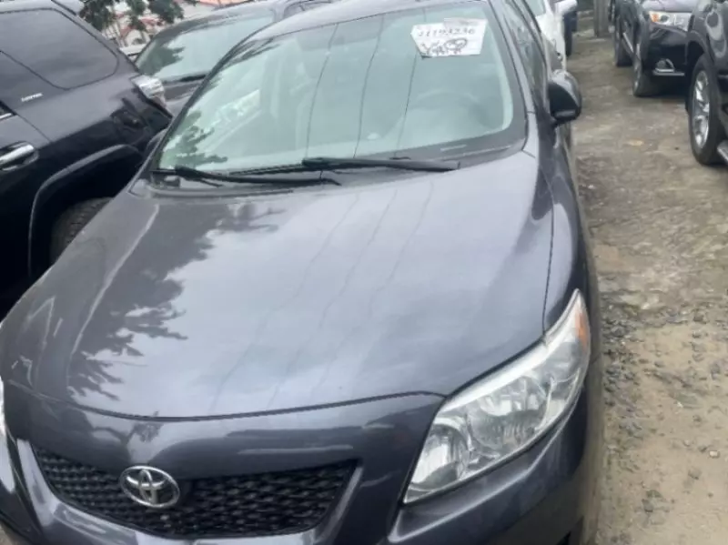 Toyota Corolla   - 2009