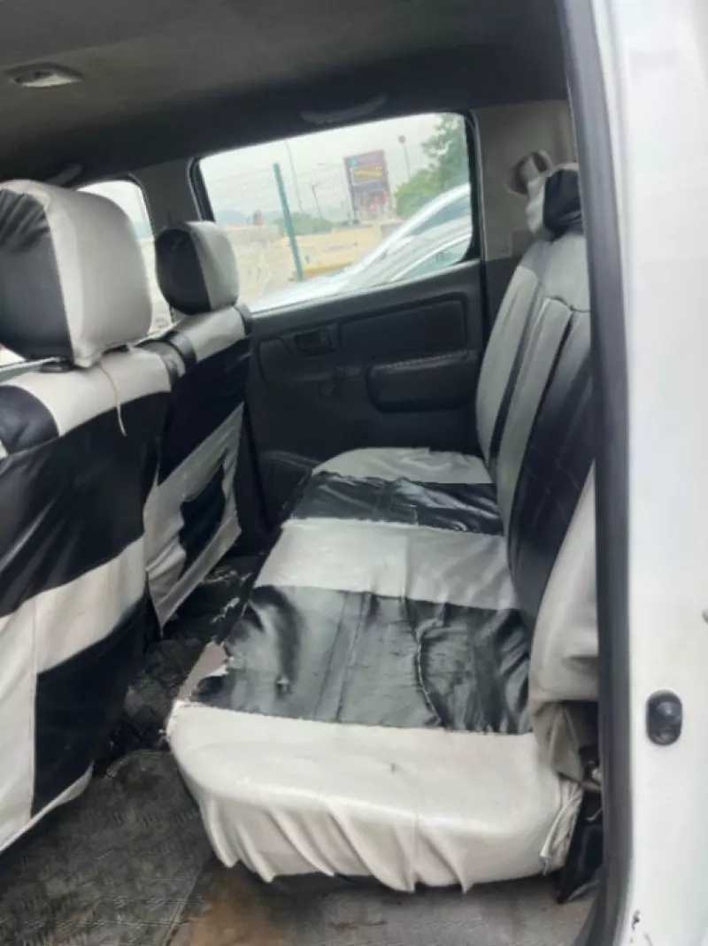 TOYOTA Hilux   - 2013