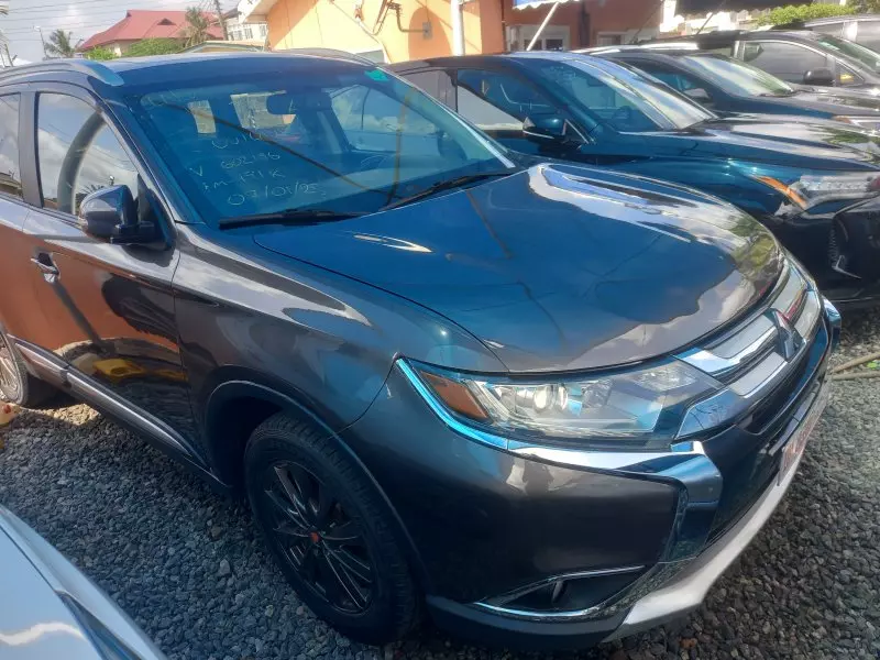 Mitsubishi OUTLANDER   - 2016