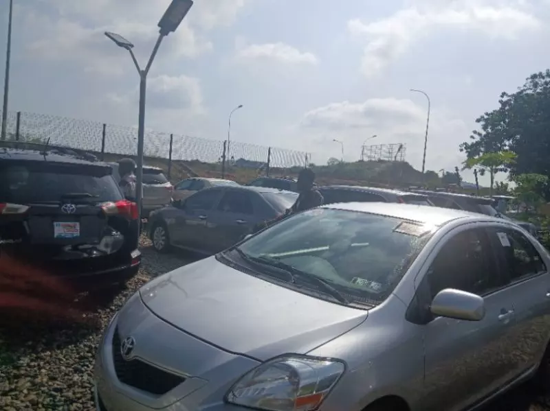 Toyota Camry   - 2009