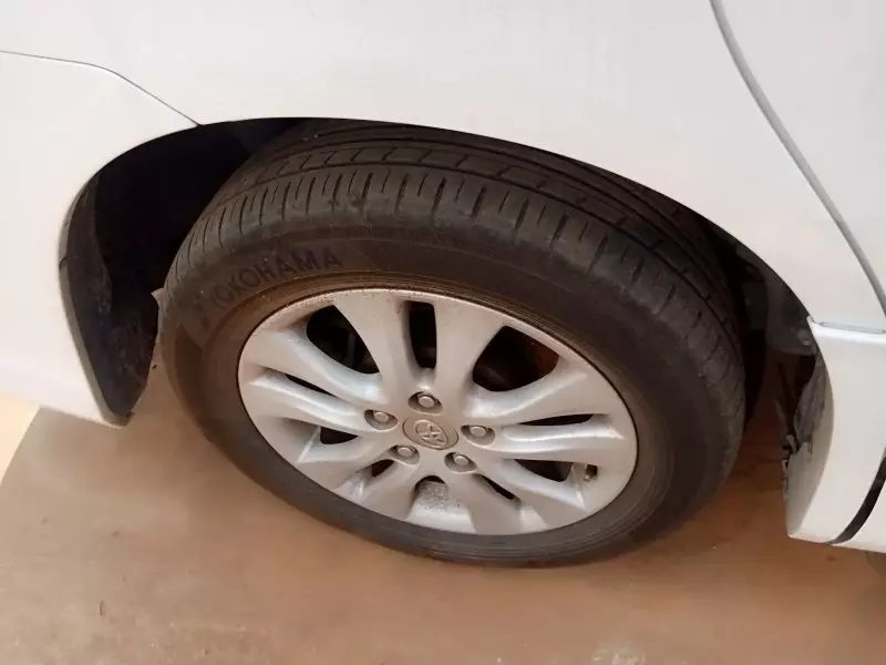 Toyota Noah   - 2012