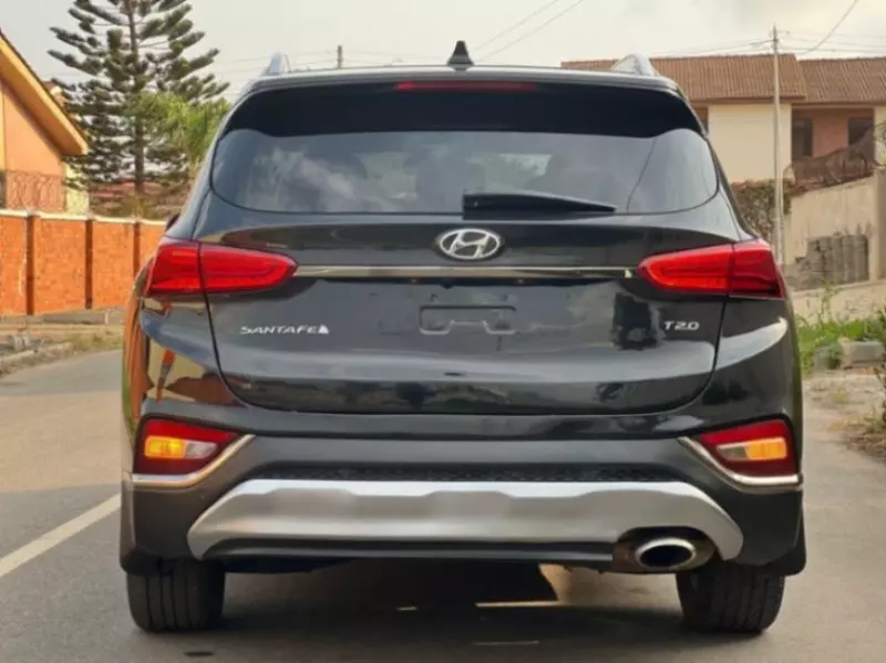 Hyundai Santa Fe   - 2020