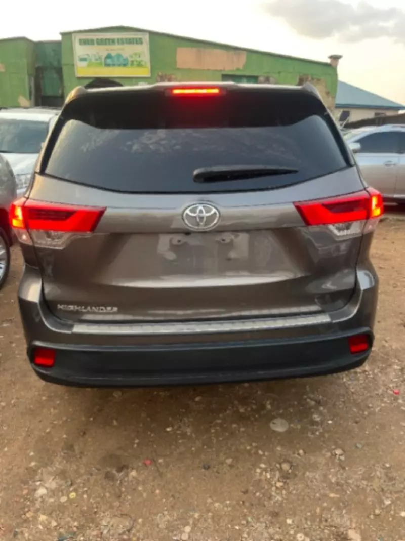Toyota Highlander   - 2019
