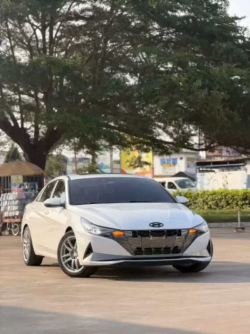 Hyundai Elantra   - 2022