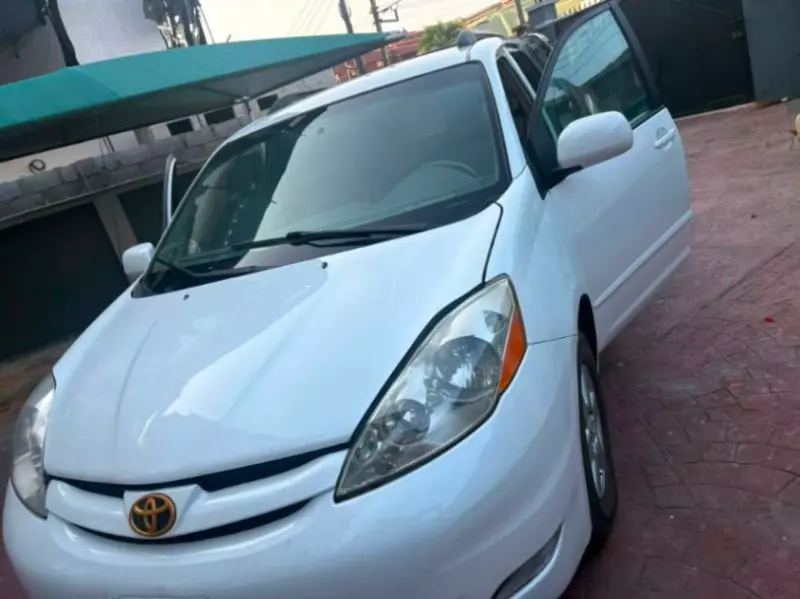 TOYOTA Sienna   - 2008