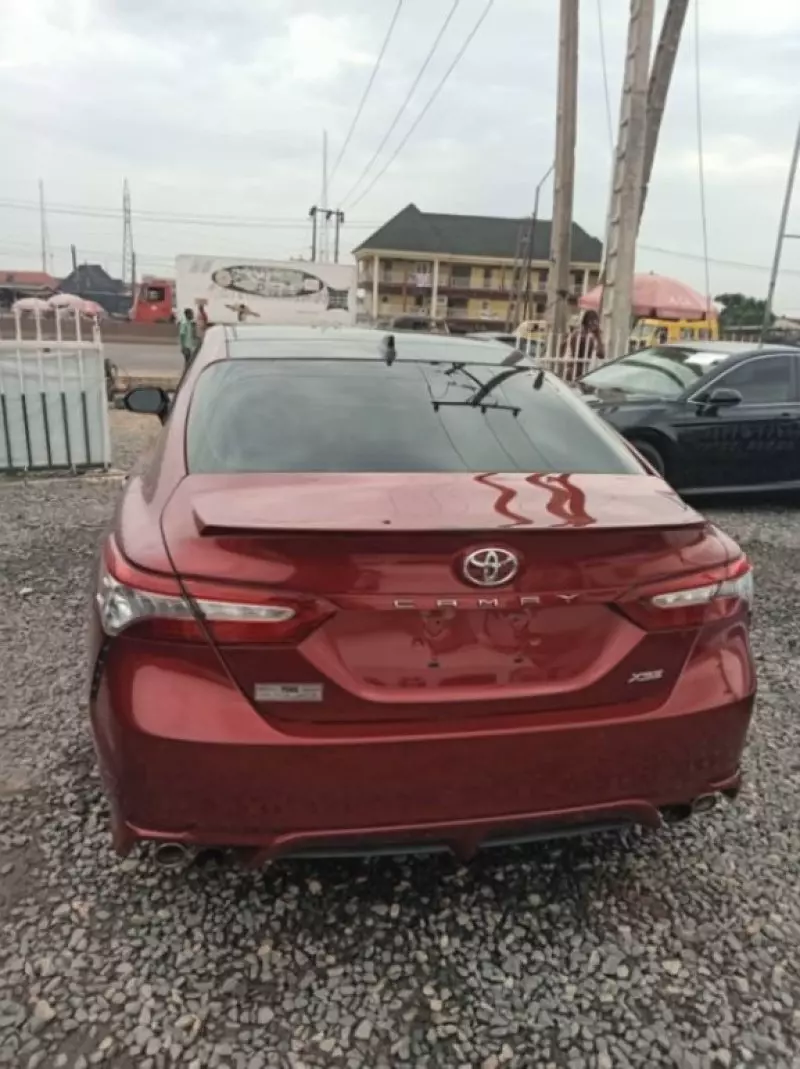 Toyota Camry   - 2018