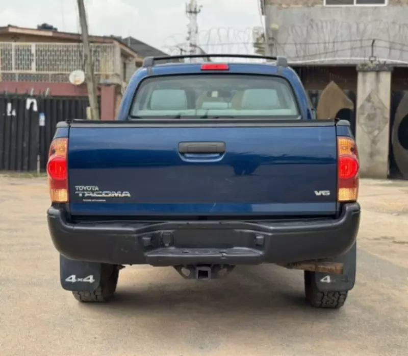Toyota Tacoma   - 2008