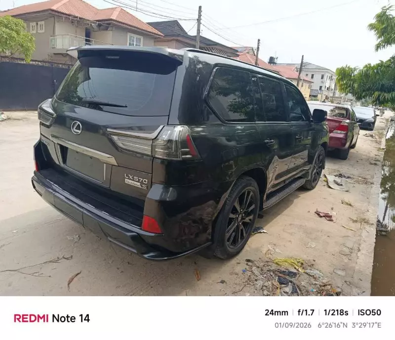 Lexus LX 570   - 1990