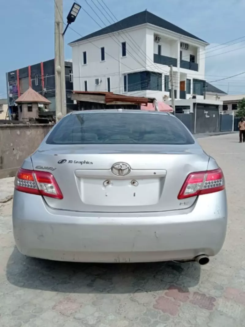 Toyota Camry   - 2010