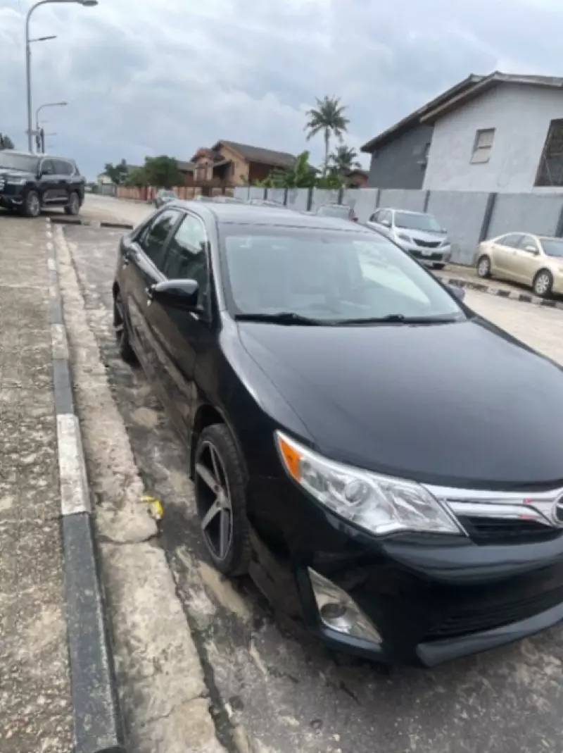 TOYOTA Camry - 2012
