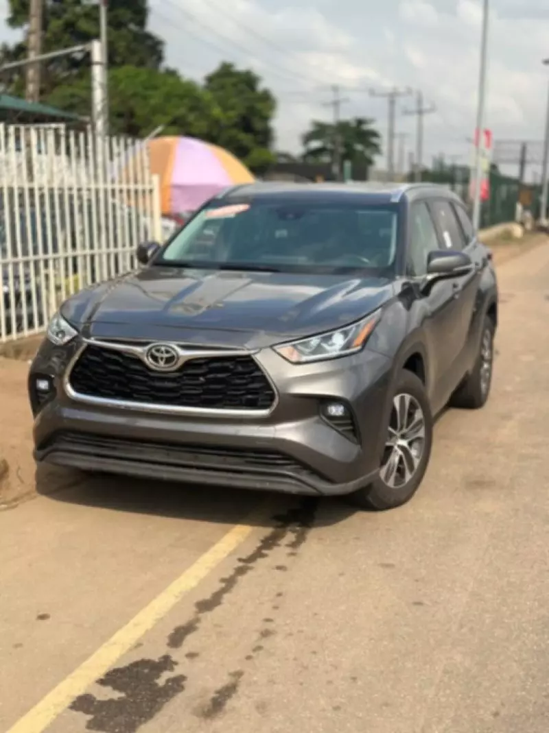 Toyota Highlander   - 2020