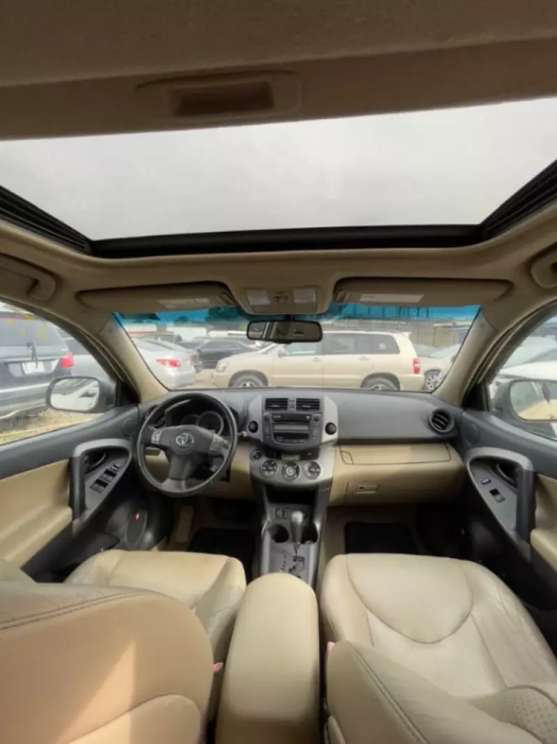 Toyota RAV4 - 2010
