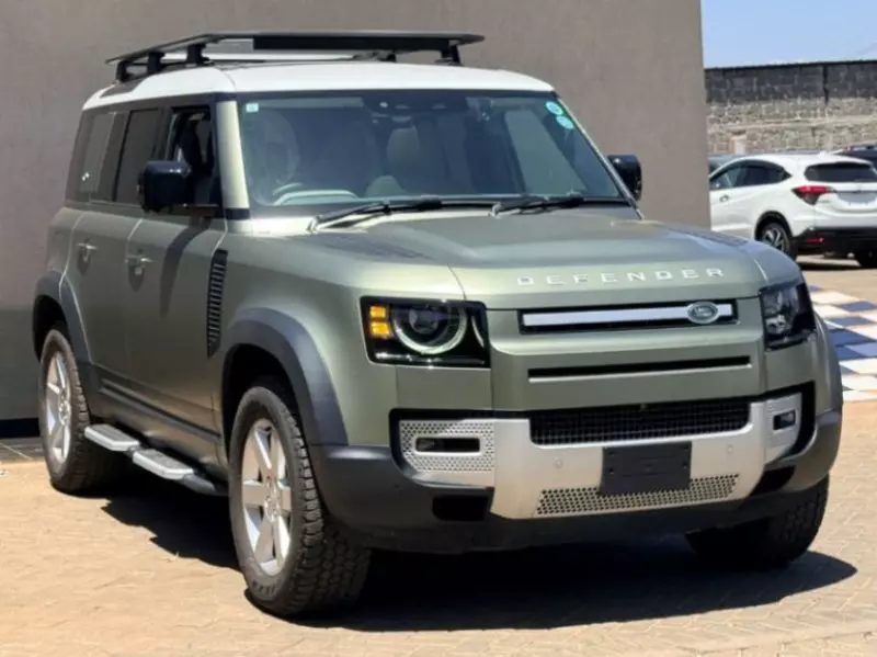 Land Rover Defender   - 2021