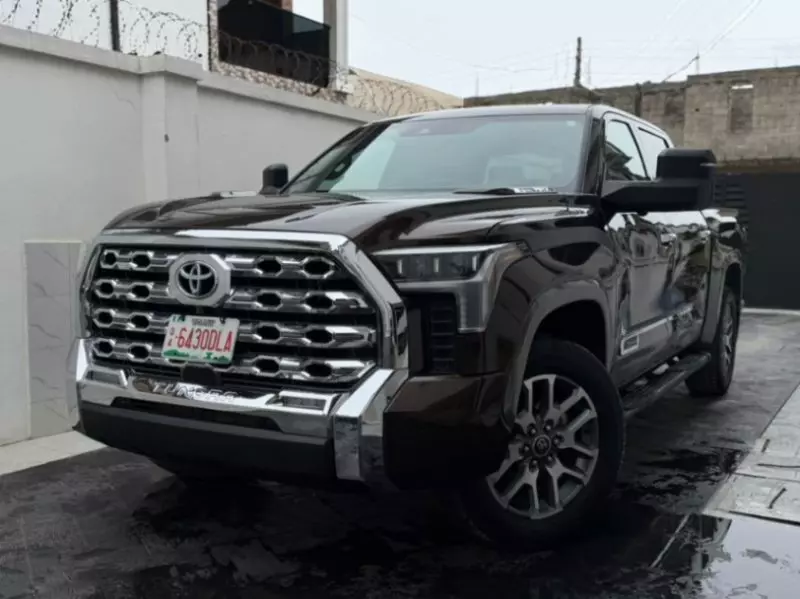 TOYOTA Tundra   - 2023