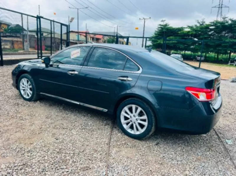 Lexus ES   - 2010