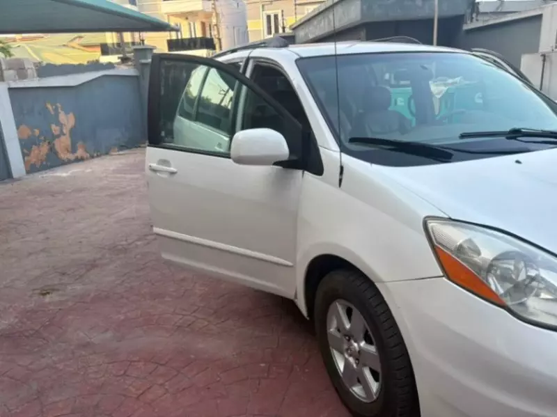 TOYOTA Sienna   - 2008