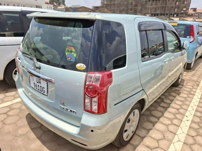 Toyota Raum    - 2012