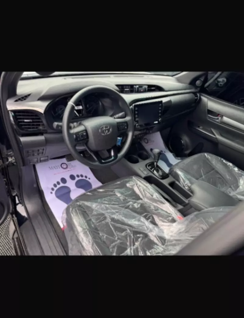 Toyota Hilux   - 2025